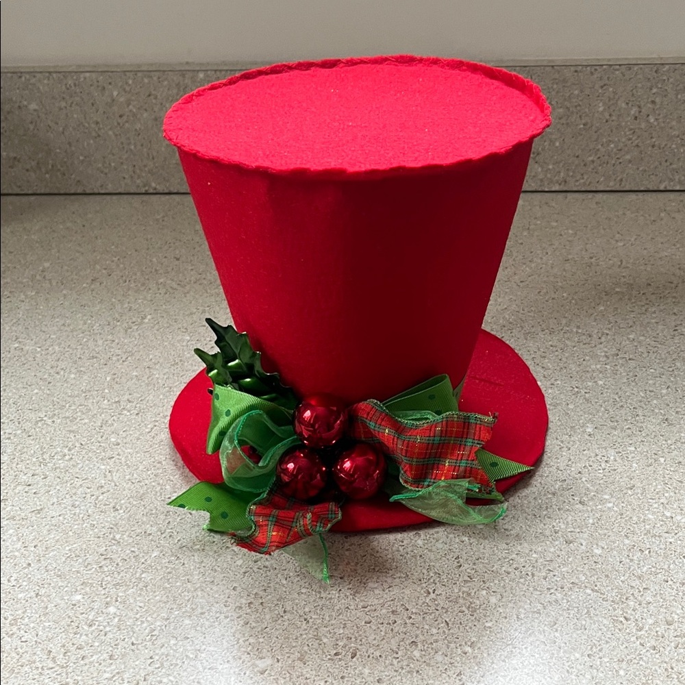 Raz 7in. Red Christmas Top Hat.
